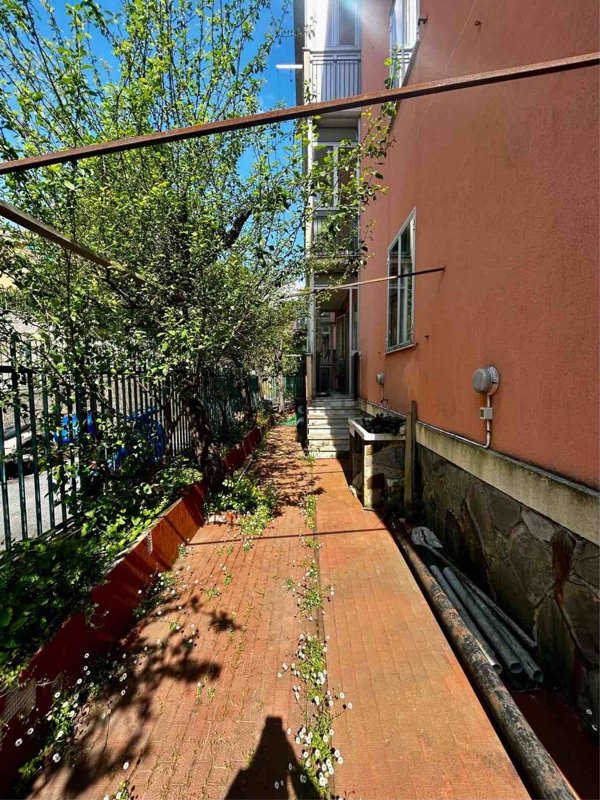 appartamento in vendita a Genova in zona Lagaccio / Granarolo