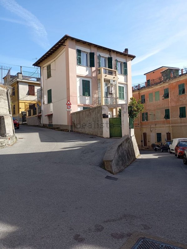 appartamento in vendita a Genova in zona Rivarolo