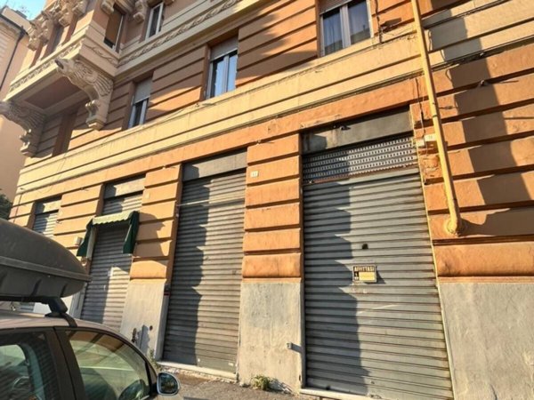 negozio in vendita a Genova in zona Foce