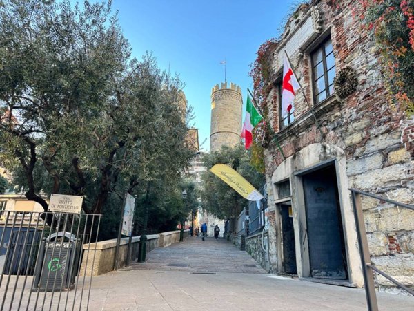 appartamento in vendita a Genova in zona Sottoripa / Maddalena / Molo
