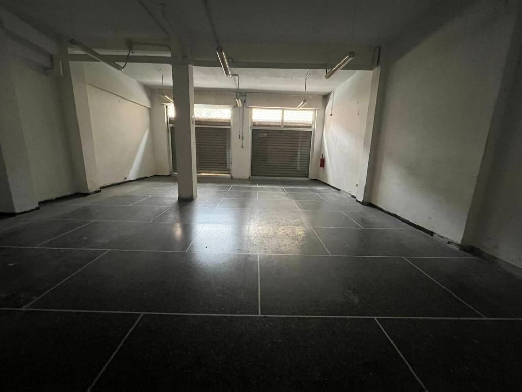 negozio in vendita a Genova in zona Sturla