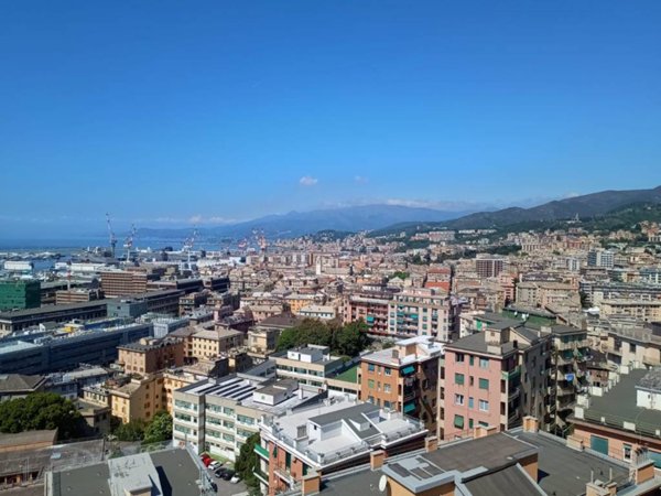 appartamento in vendita a Genova in zona Sestri Ponente