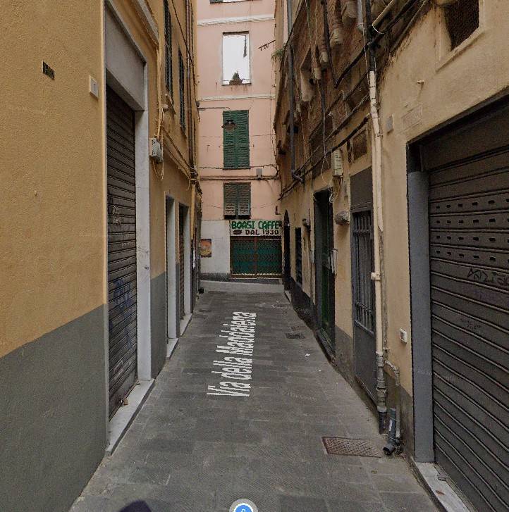 locale di sgombero in vendita a Genova in zona Sottoripa / Maddalena / Molo