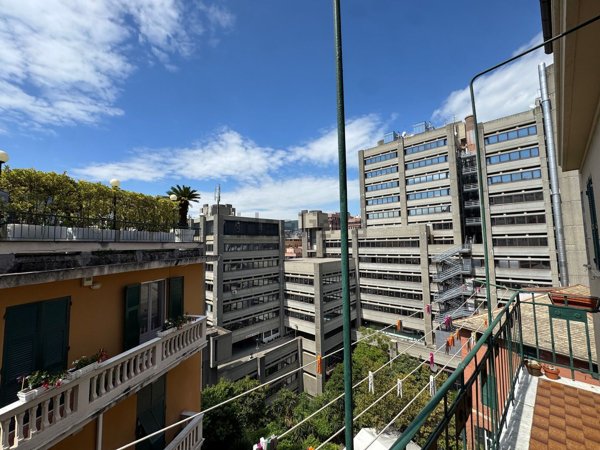 appartamento in vendita a Genova in zona Carignano