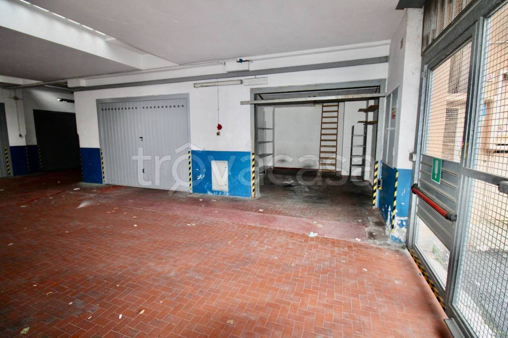 locale di sgombero in vendita a Genova
