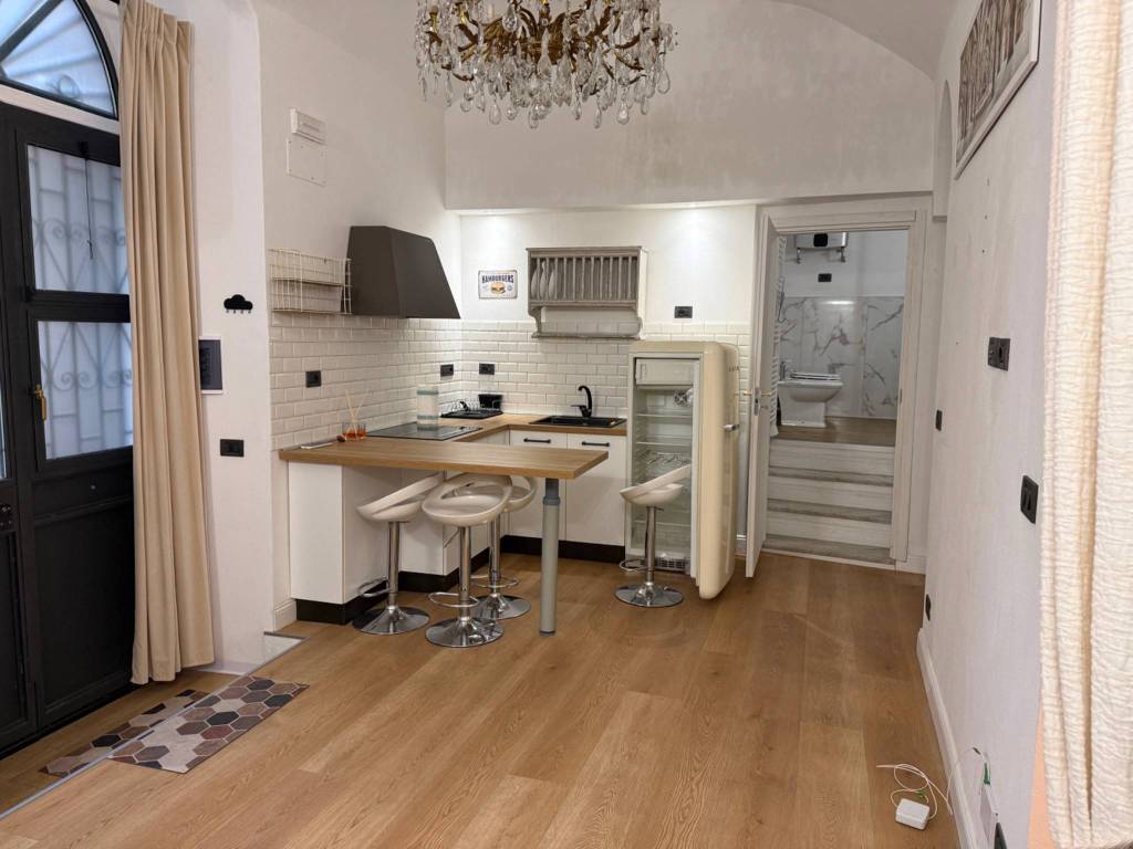 appartamento in vendita a Genova in zona Sottoripa / Maddalena / Molo