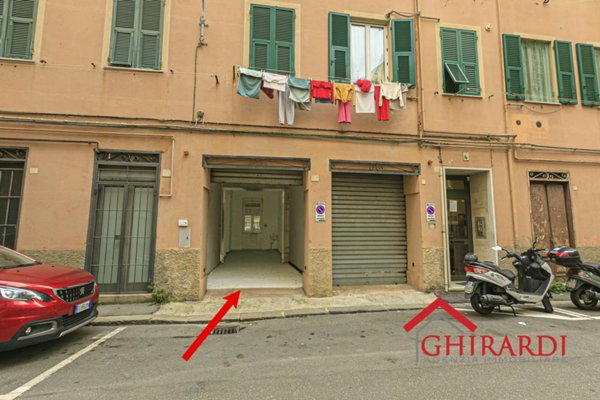negozio in vendita a Genova in zona Sestri Ponente