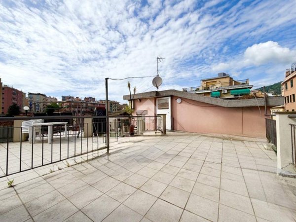 appartamento in vendita a Genova in zona Quarto dei Mille