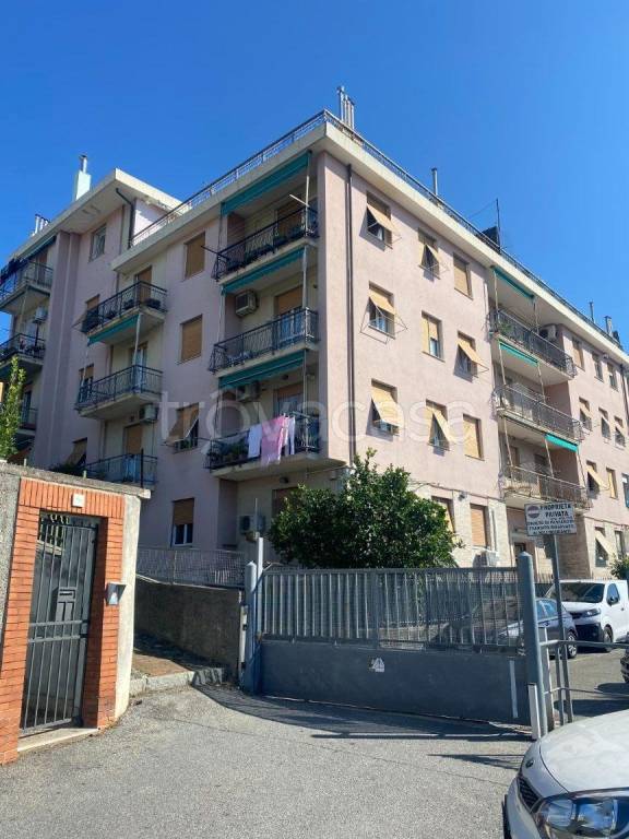 appartamento in vendita a Genova in zona Sestri Ponente