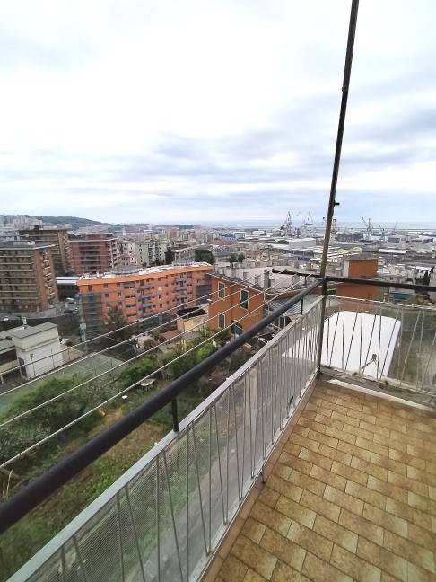 appartamento in vendita a Genova in zona Sestri Ponente