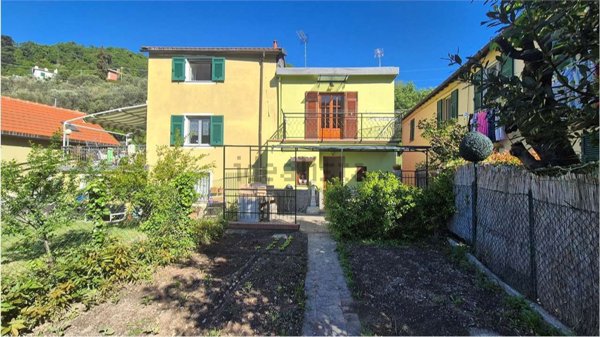 appartamento in vendita a Genova in zona Bavari