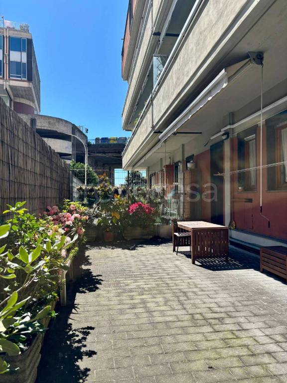 appartamento in vendita a Genova in zona Sturla