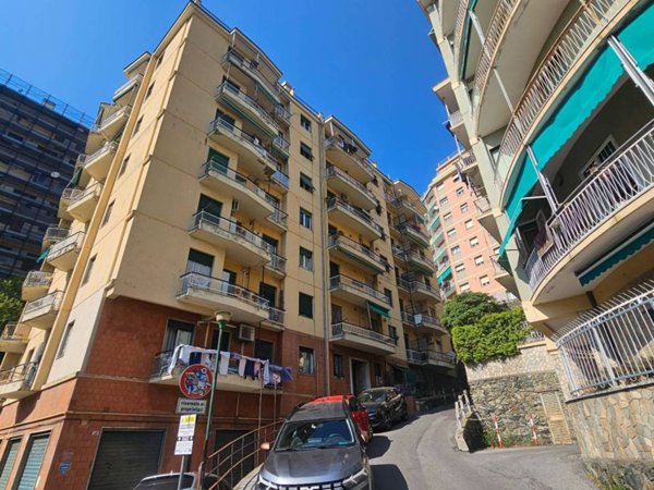appartamento in vendita a Genova in zona Rivarolo