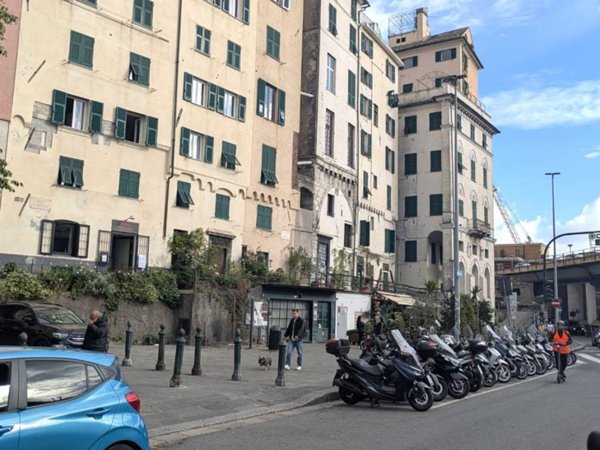 appartamento in vendita a Genova in zona Sottoripa / Maddalena / Molo