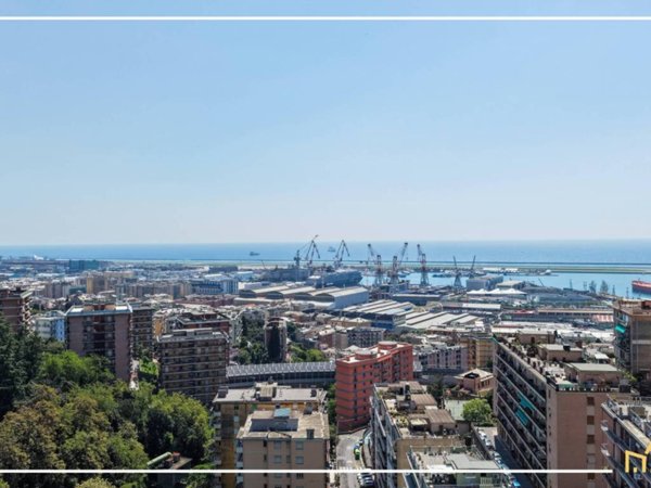 appartamento in vendita a Genova in zona Sestri Ponente
