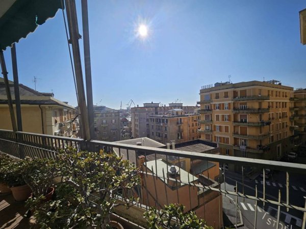 appartamento in vendita a Genova in zona Sestri Ponente