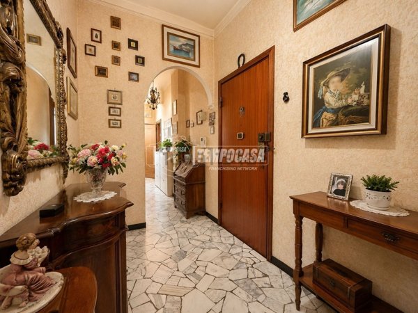 appartamento in vendita a Genova in zona Sestri Ponente