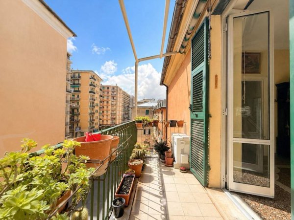 appartamento in vendita a Genova in zona Sestri Ponente