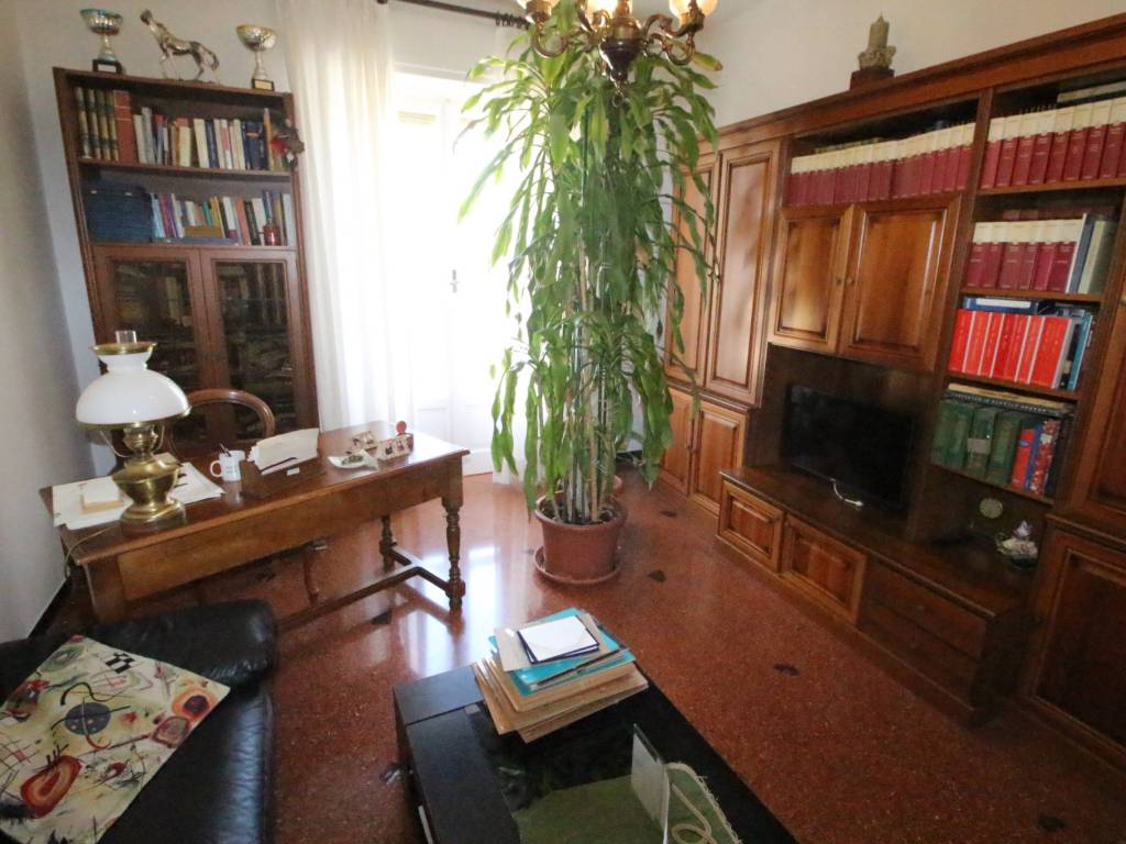appartamento in vendita a Genova in zona Palmaro / Pra'
