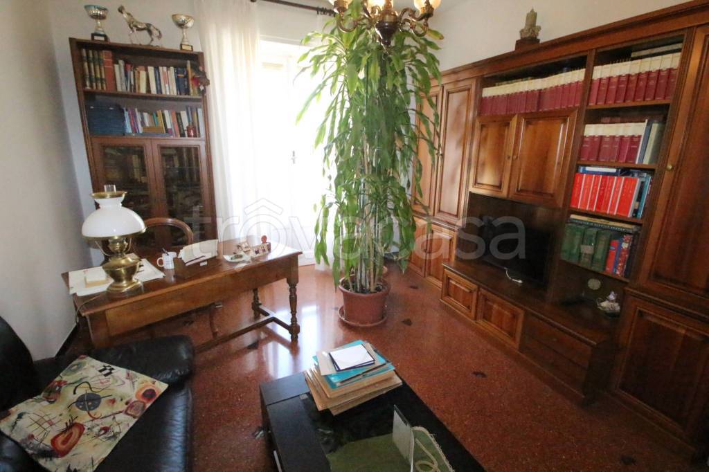 appartamento in vendita a Genova in zona Palmaro / Pra'