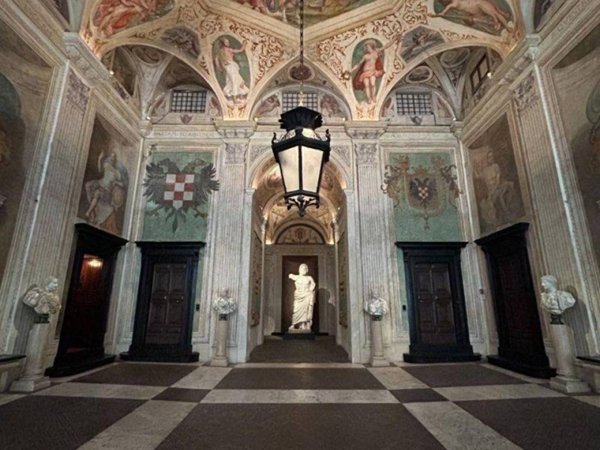 appartamento in vendita a Genova in zona Sottoripa / Maddalena / Molo