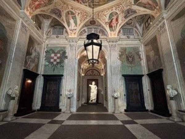 appartamento in vendita a Genova in zona Sottoripa / Maddalena / Molo