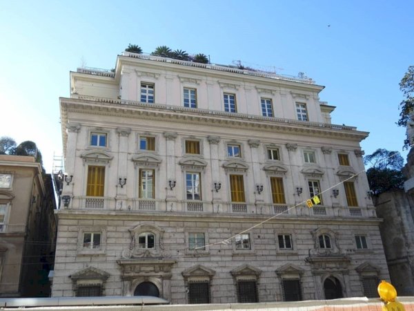 appartamento in vendita a Genova in zona Sottoripa / Maddalena / Molo