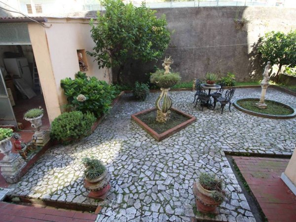 appartamento in vendita a Genova in zona Palmaro / Pra'