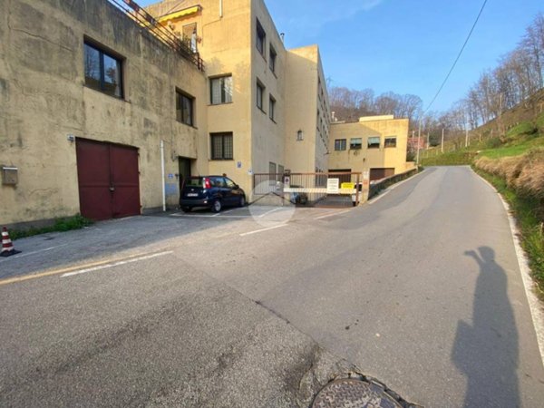 capannone in vendita a Genova in zona Voltri