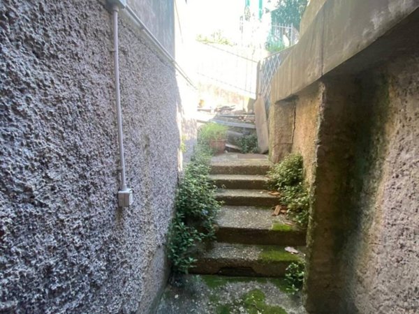 locale commerciale in vendita a Genova in zona San Fruttuoso