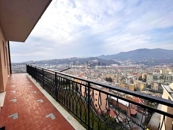 appartamento in vendita a Genova in zona Certosa