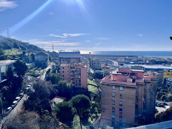 appartamento in vendita a Genova in zona Sestri Ponente