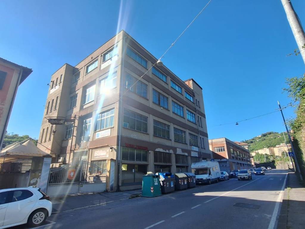 negozio in vendita a Genova in zona Pontedecimo