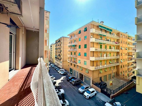 appartamento in vendita a Genova in zona Sestri Ponente