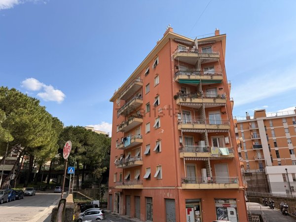 appartamento in vendita a Genova in zona Sestri Ponente
