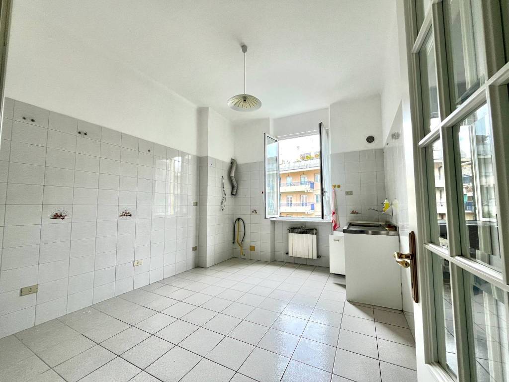 appartamento in vendita a Genova in zona Sestri Ponente