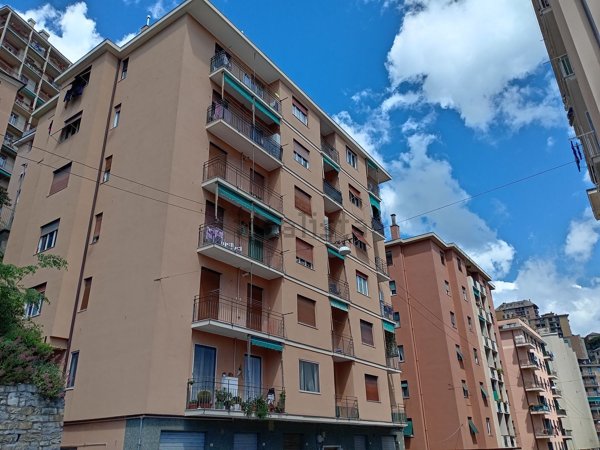 appartamento in vendita a Genova in zona Staglieno