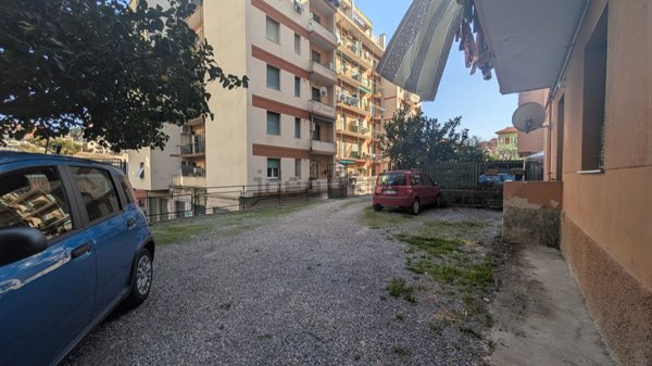 appartamento in vendita a Genova in zona Sestri Ponente