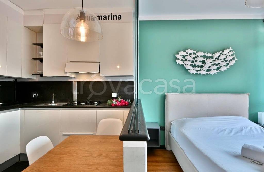 appartamento in vendita a Genova in zona Sottoripa / Maddalena / Molo