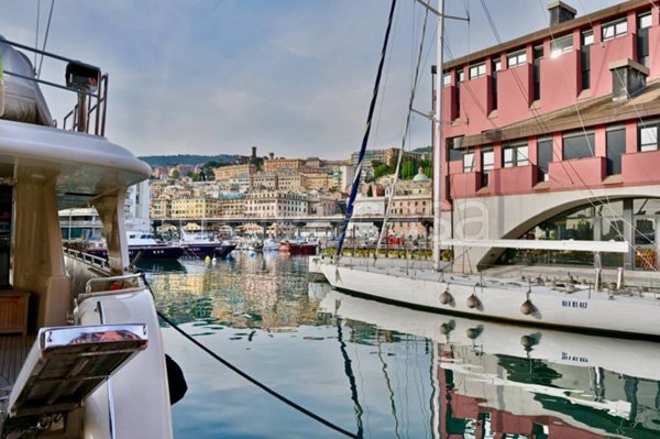 appartamento in vendita a Genova in zona Sottoripa / Maddalena / Molo