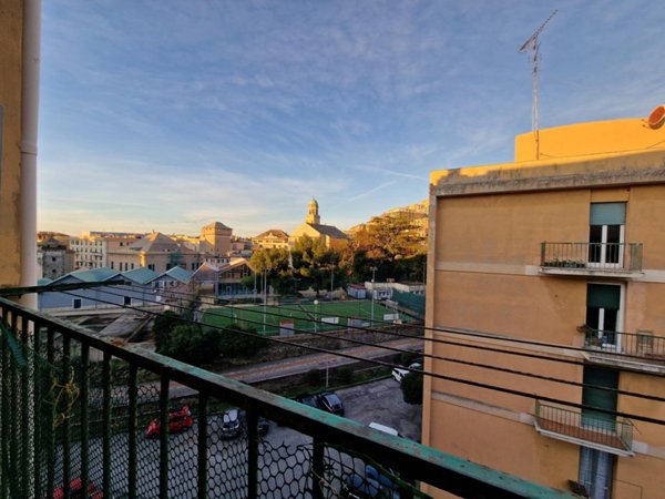 esavano in vendita a Genova in zona Cornigliano