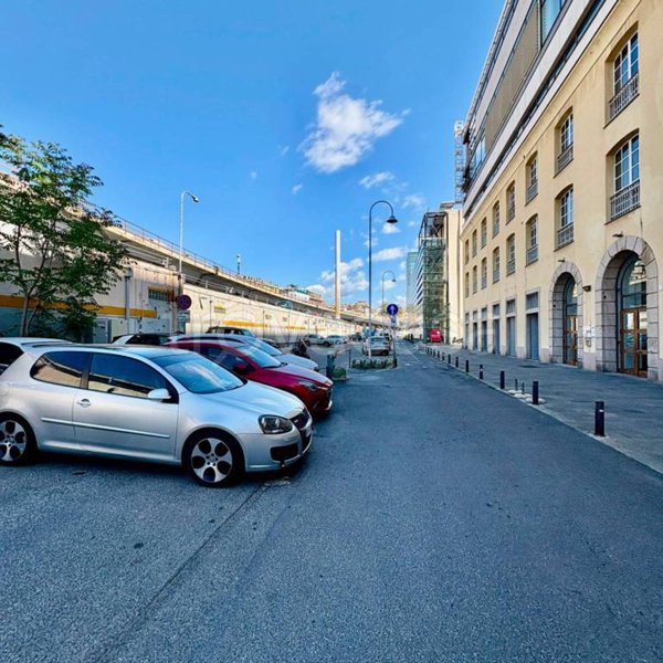 negozio in vendita a Genova in zona Sottoripa / Maddalena / Molo