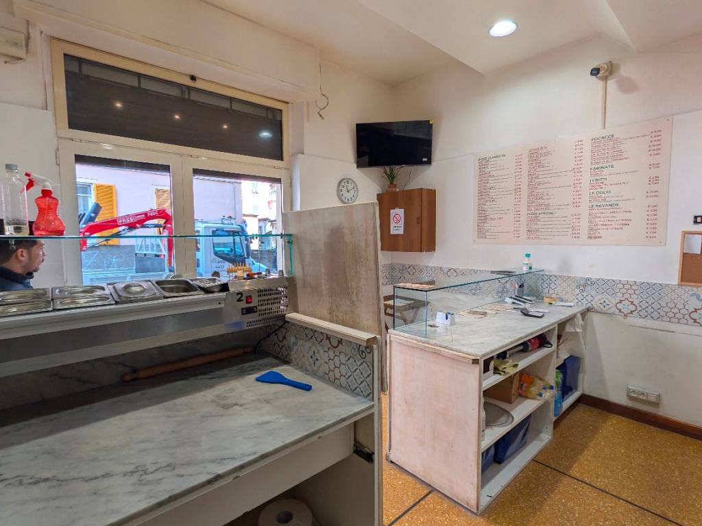 negozio in vendita a Genova in zona Pontedecimo