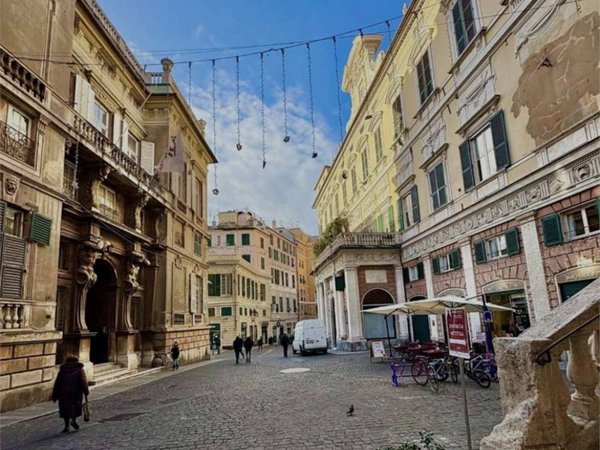appartamento in vendita a Genova in zona Sottoripa / Maddalena / Molo