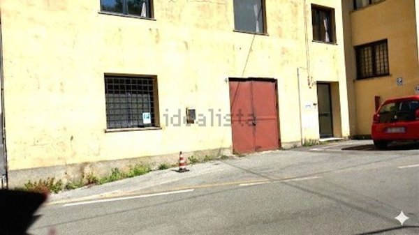 capannone in vendita a Genova in zona Voltri