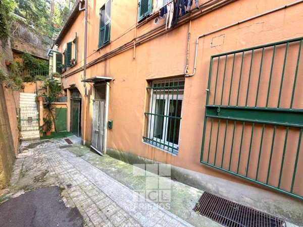 locale commerciale in vendita a Genova in zona San Fruttuoso