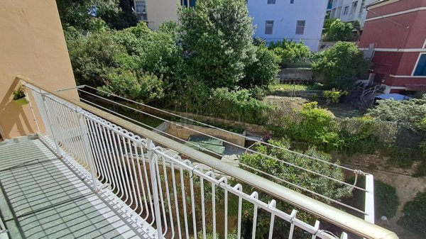 appartamento in vendita a Genova in zona Sturla