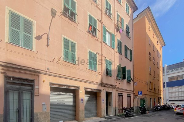 appartamento in vendita a Genova in zona Sestri Ponente