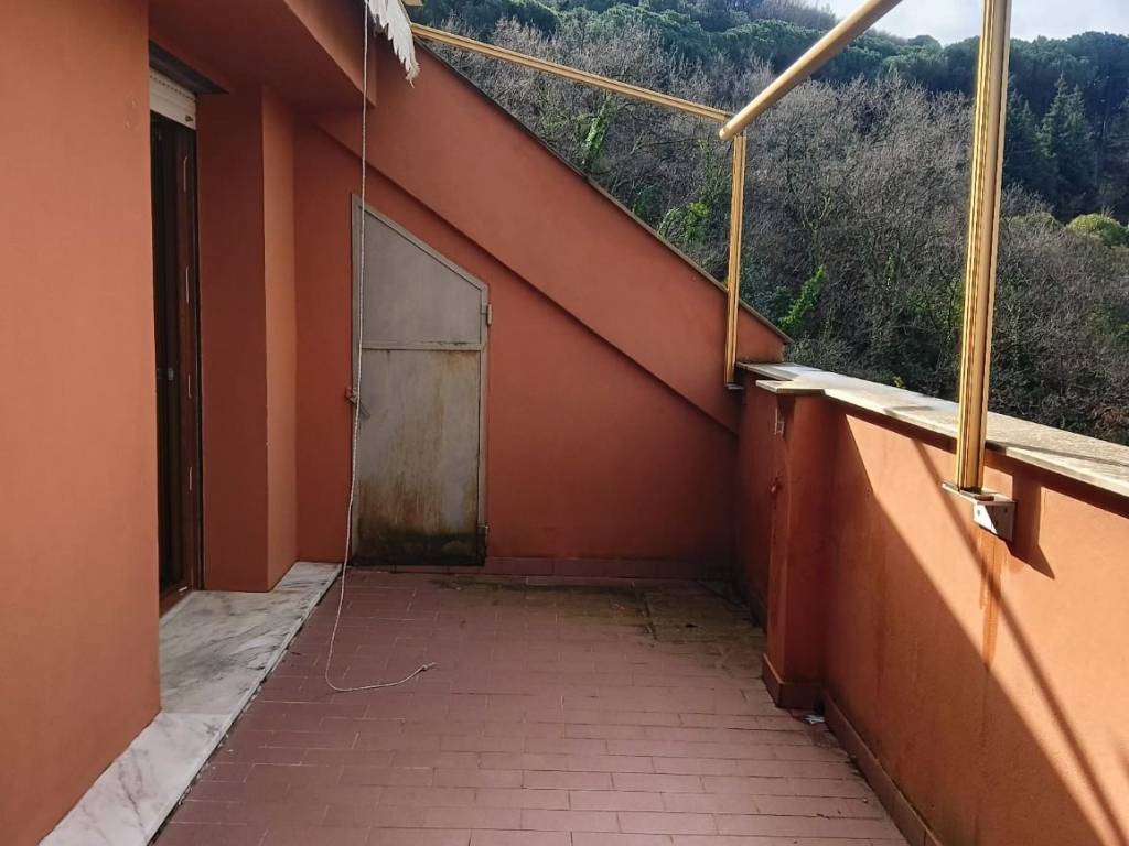 appartamento in vendita a Genova in zona Struppa