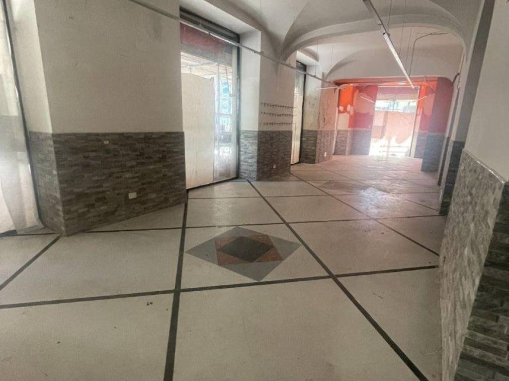 negozio in vendita a Genova in zona Rivarolo